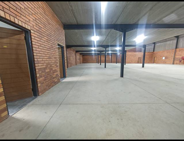 1,162M² WAREHOUSE TO LET IN ORMONDE
